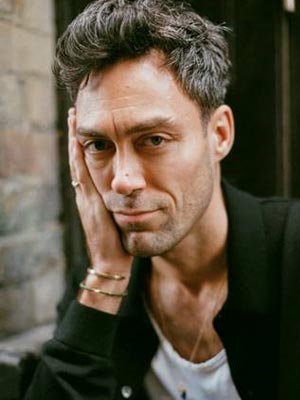 Алекс Хасселл в роли Руперта Кэмпбелла-Блэка